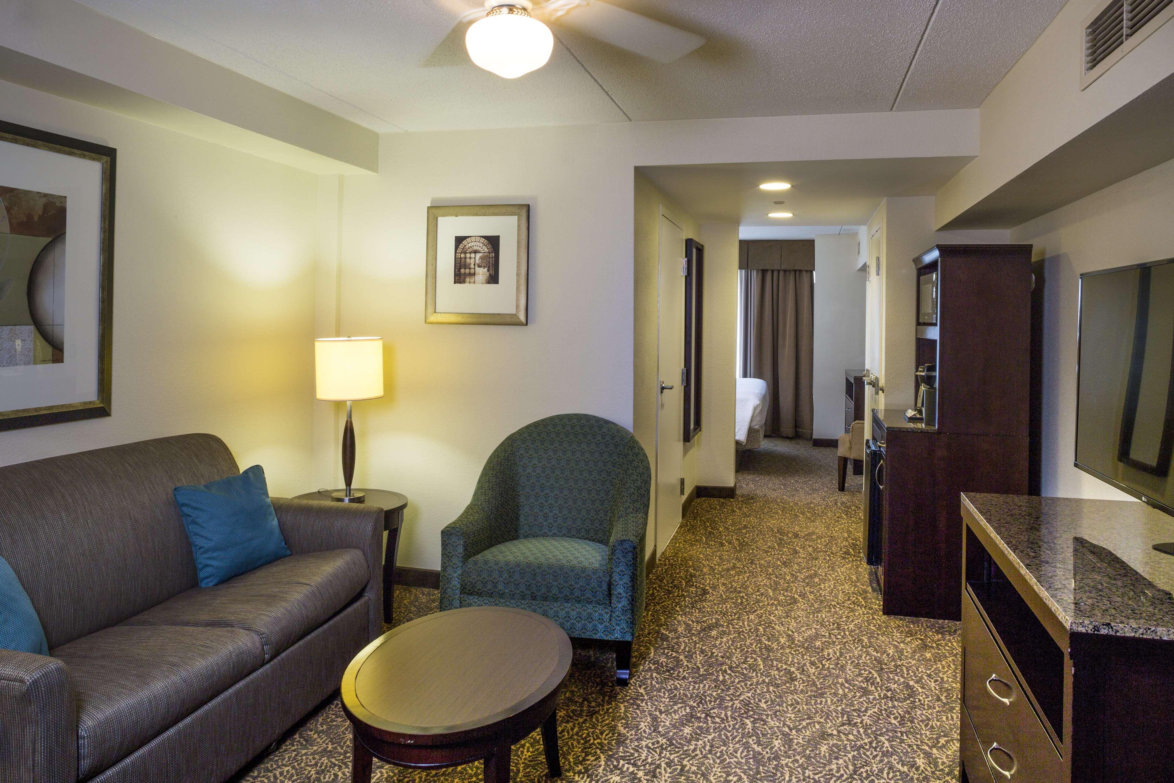 Hilton Garden Inn Hampton Coliseum Central Exteriör bild