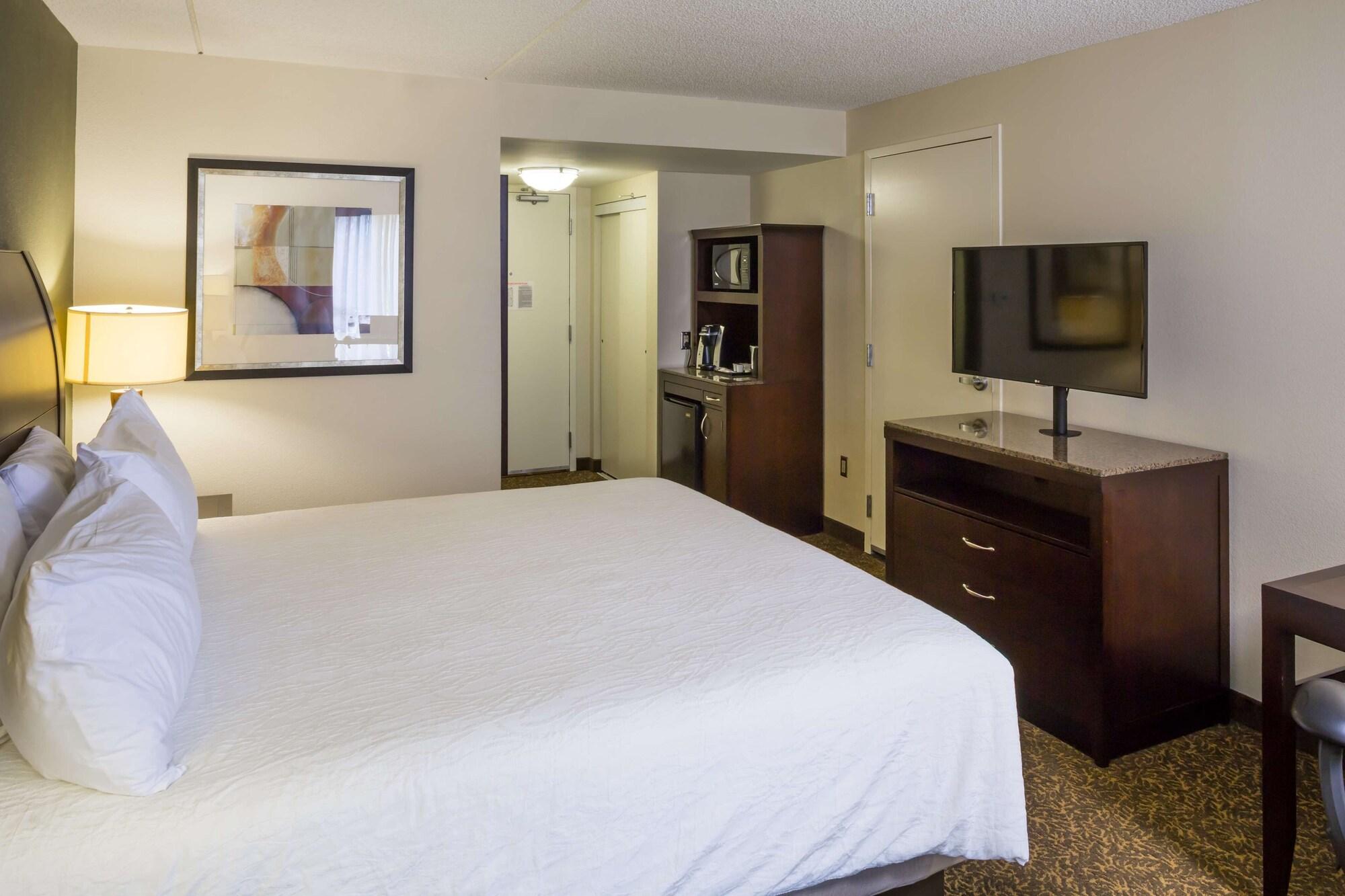 Hilton Garden Inn Hampton Coliseum Central Exteriör bild