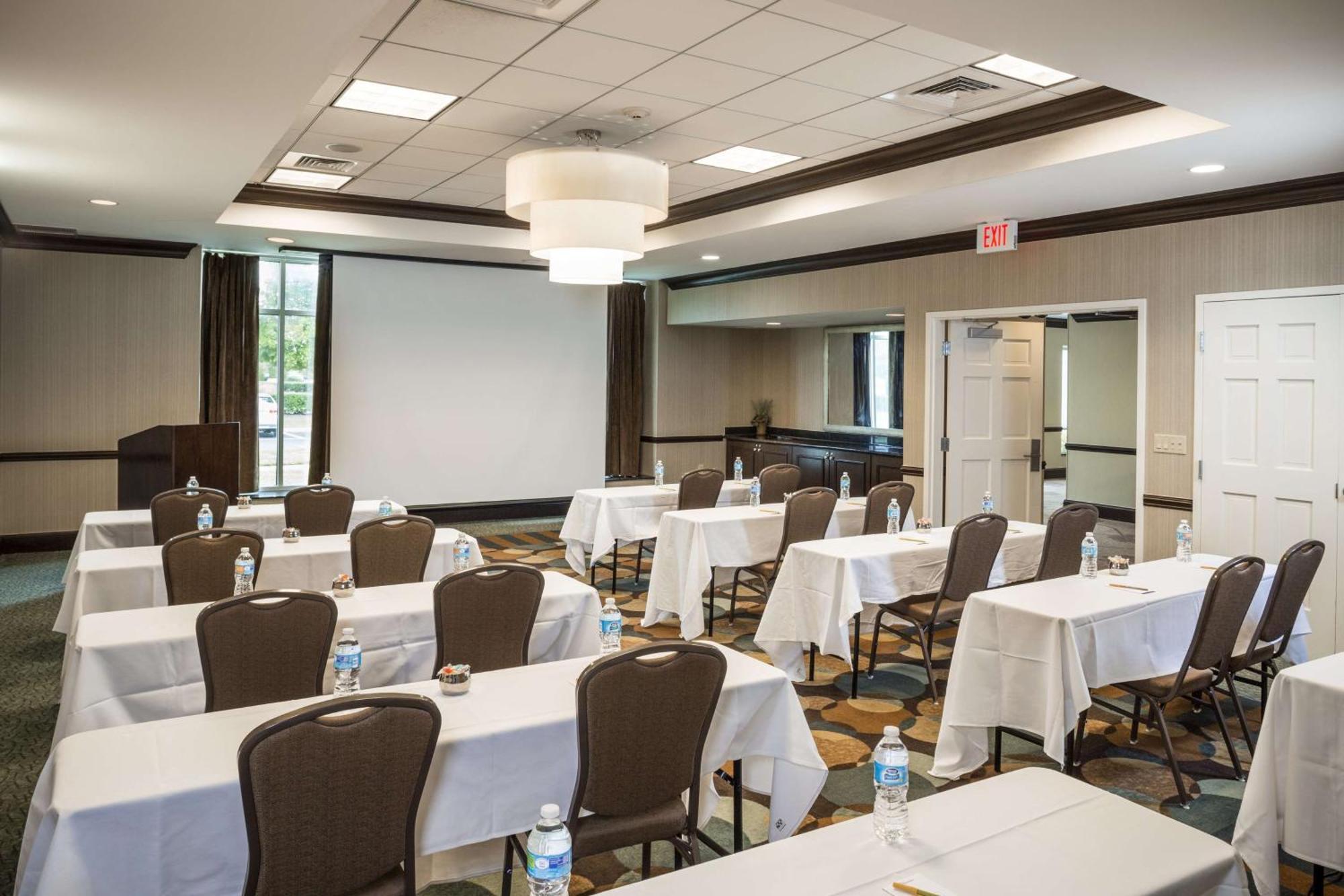 Hilton Garden Inn Hampton Coliseum Central Exteriör bild