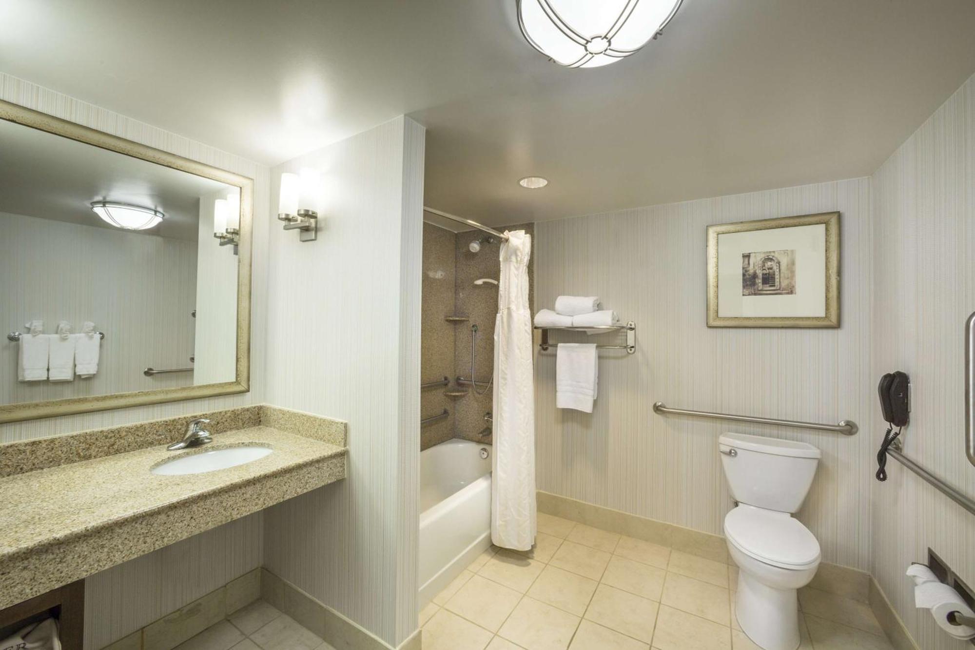 Hilton Garden Inn Hampton Coliseum Central Exteriör bild