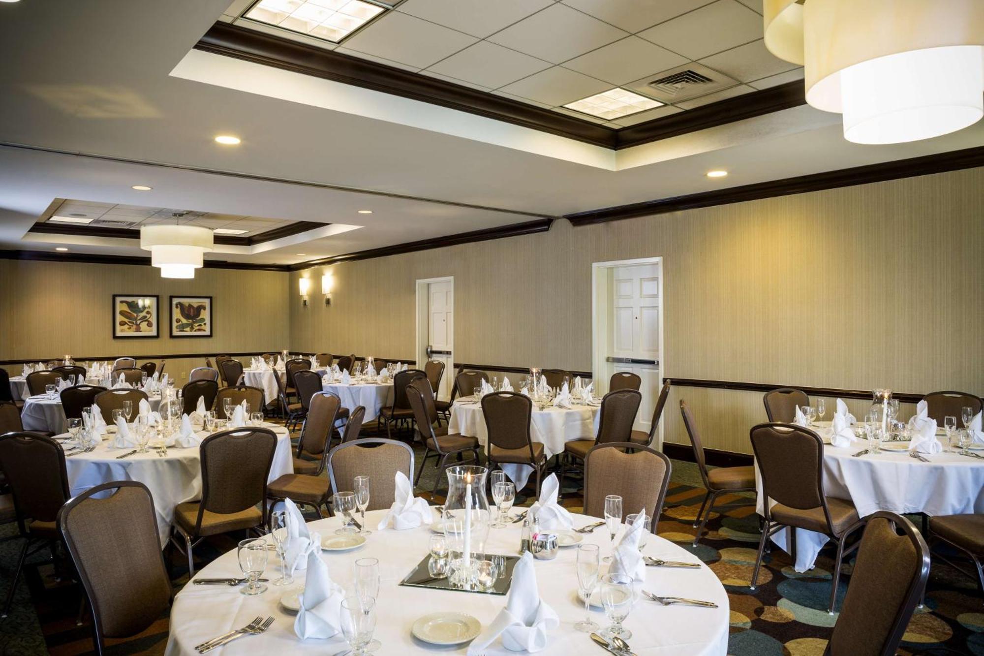 Hilton Garden Inn Hampton Coliseum Central Exteriör bild