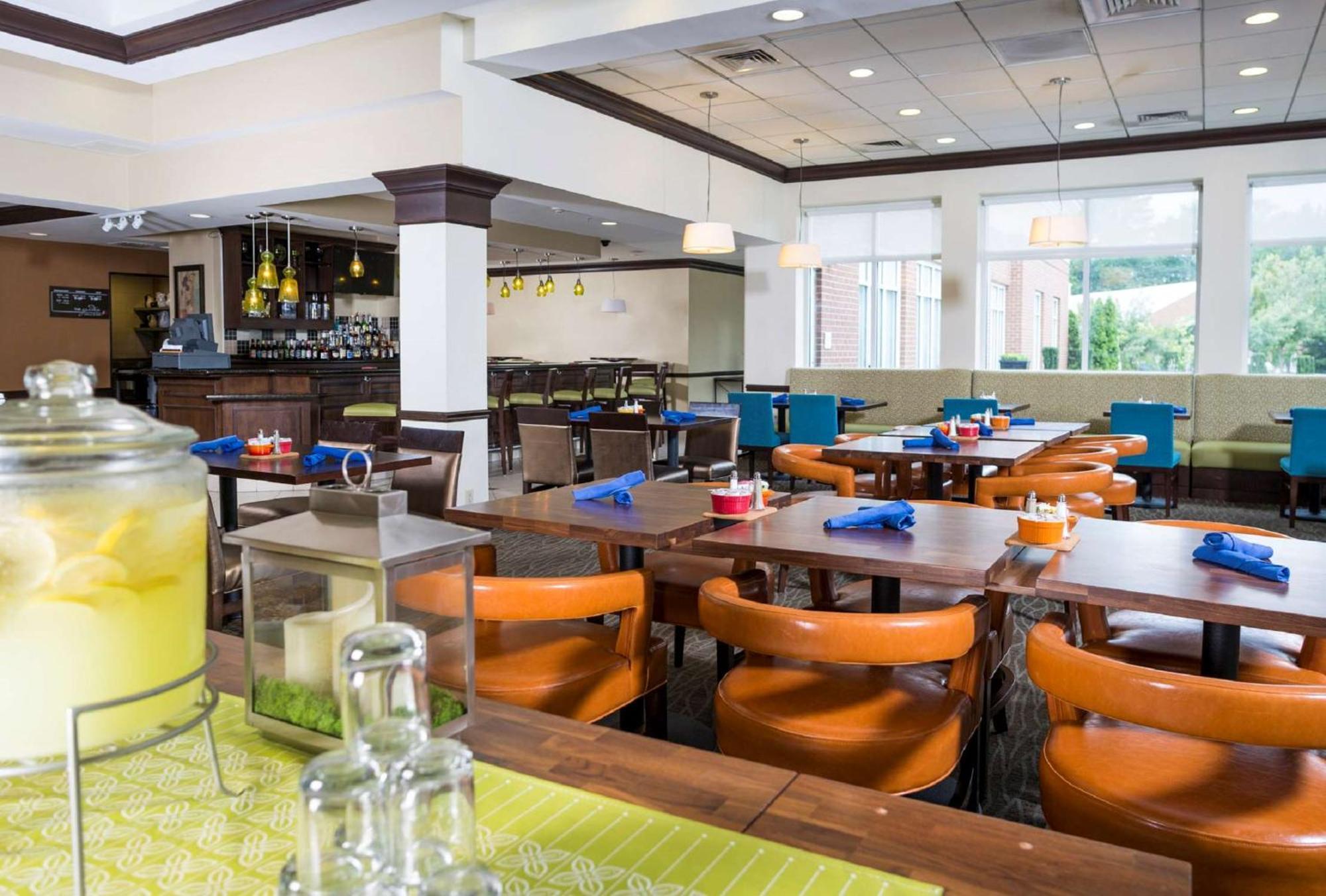 Hilton Garden Inn Hampton Coliseum Central Exteriör bild