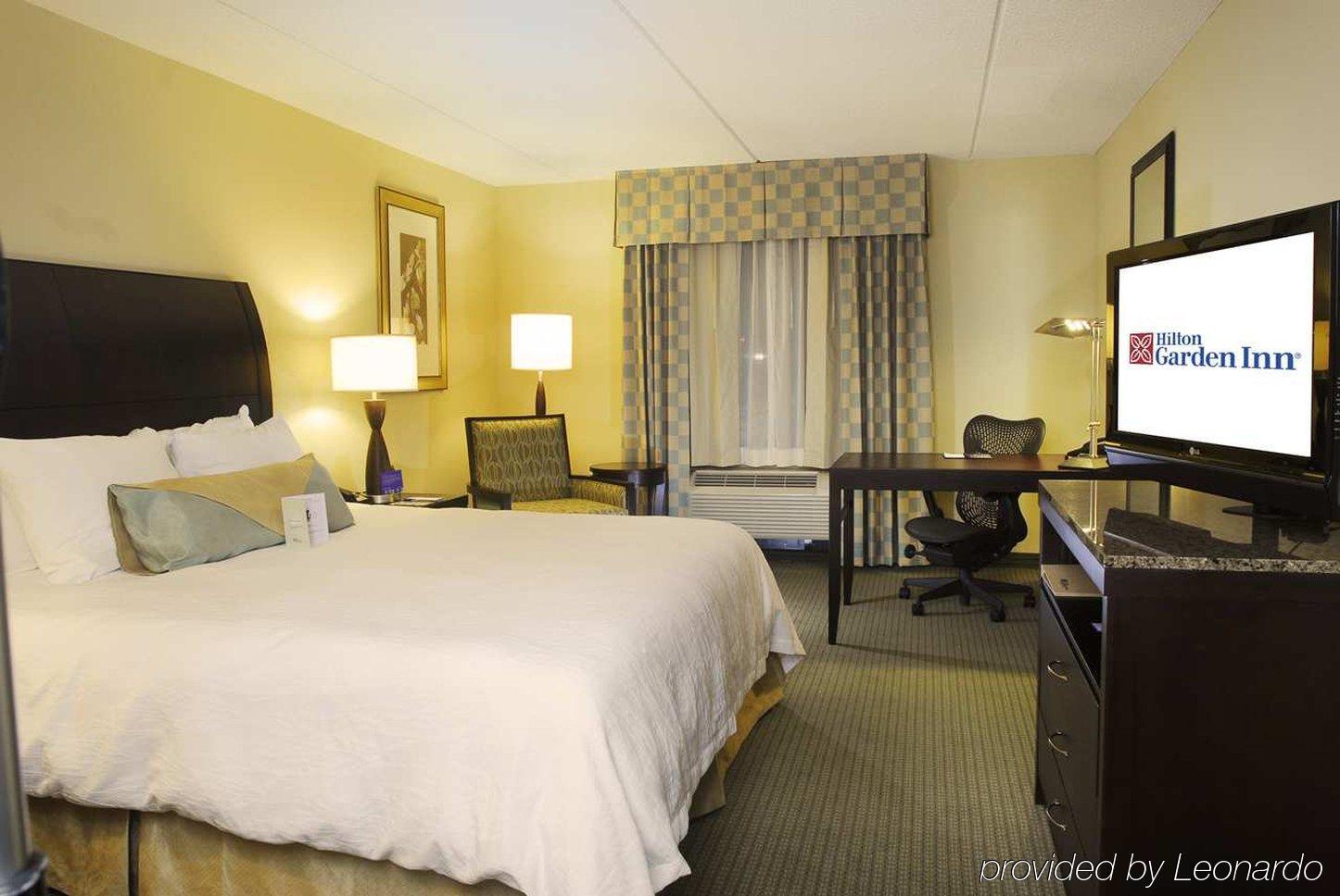 Hilton Garden Inn Hampton Coliseum Central Exteriör bild